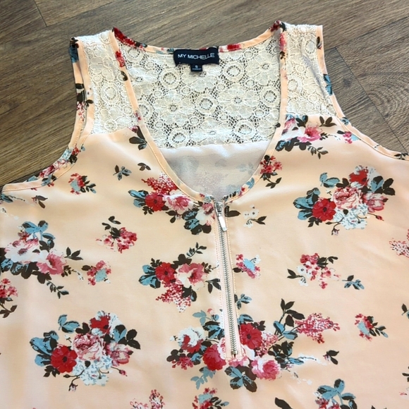 💥3/$15💥My Michelle size S top - Picture 2 of 6